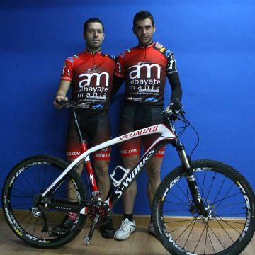 José Mª Espinar e Iván Soldado, integrantes del equipo prieguense Albayatemanía. (Foto: Antonio J. Sobrados)