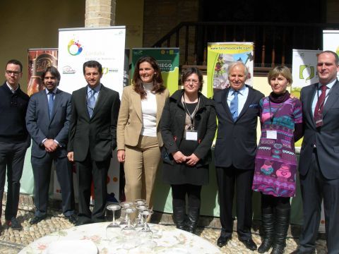 Miembros del jurado junto a representantes de la D.O.P. y la Delegación de Turismo. (Foto: Cedida)