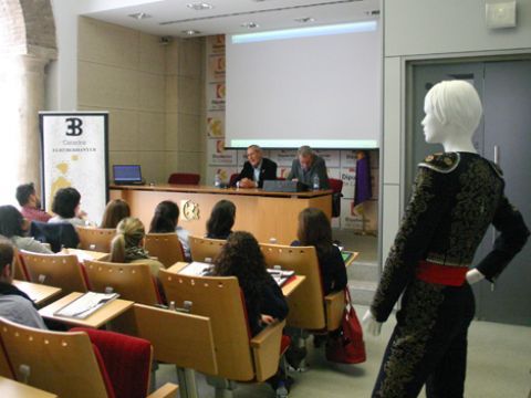 Elio Berhanyer, ayer durante la clase que impartió en la Cátedra de la que es titular. (Foto: Cedida)