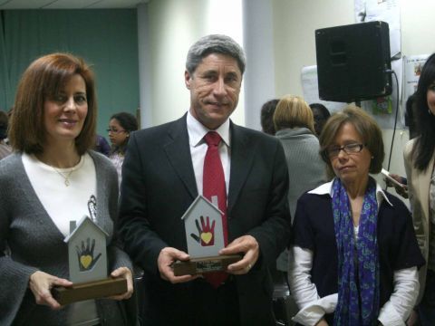 Ortiz y Pulido junto a la presidenta de Lugarsur, Mª Carmen Mérida. (Foto: Antonio J. Sobrados)
