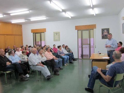 Imagen de la reunión celebrada en Zamoranos. (Foto: Cedida)
