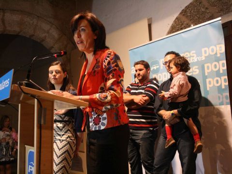 Mª Luisa Ceballos presentando a los integrantes de la lista del Partido Popular. (Foto: Antonio J. Sobrados)