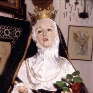 Nuestra Señora del Mayor Dolor, posiblemente en los primeros años de la refundacion de la Hermandad, a principio de la decada del 1990. (Foto: C. Medina)