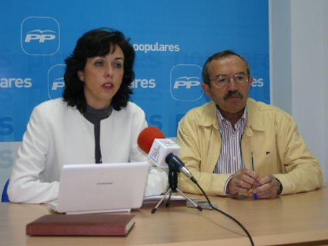 Ceballos y Barrientos durante su comparecencia ante los medios. (Foto: R. Cobo)