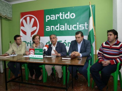José González, Viti Durán, Agustín Espinosa, Rafael Pulido y Jesús Grande, ayer en la sede del PA. (Foto: R. Cobo)