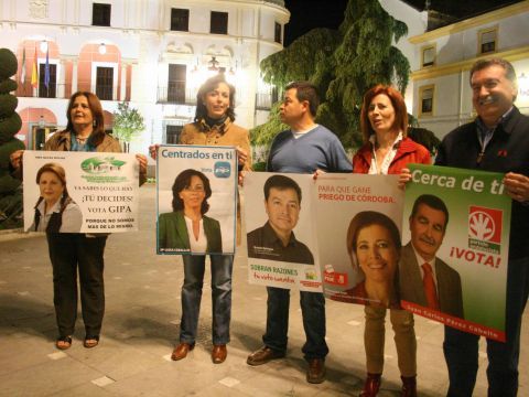Inés Navas, María Luisa Ceballos, Manuel Rodríguez, Encarnación Ortiz y Juan Carlos Pérez ayer en El Paseíllo. (Foto: A.J.Sobrados)