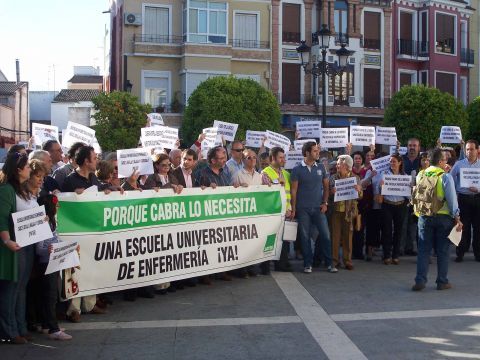 Cabeza de la concentración en la Plaza de España. (Foto: J. Moreno)