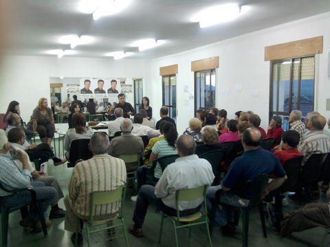 Un momento del acto celebrado ayer por IULV-CA en el centro polivalente de Zagrilla. (Foto: Cedida)