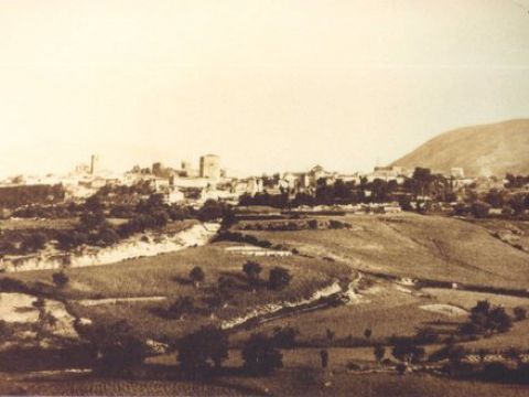 Vista panorámica del Adarve. (Foto: Fototeca de Enrique Alcalá Ortiz)