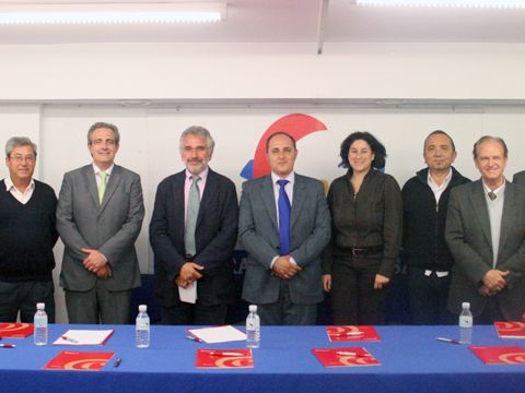 Juan Manuel Luque y Fernández de Mesa, ambos en el centro, junto a varios integrantes de la nueva junta directiva de FEP. (Foto: Cedida)