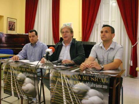 Rafael Jurado, Antonio López y Juan Luis Expósito durante la presentación del ciclo de conciertos. (Foto: R. Cobo)