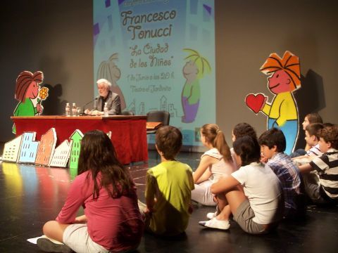 El pedagogo italiano en el transcurso de su intervención. (Foto: J. Moreno)