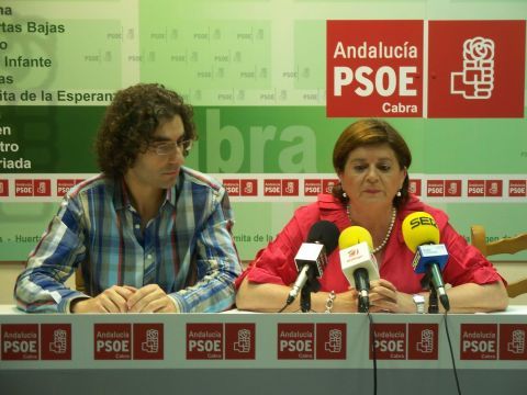 Villatoro junto al secretario de Organización del PSOE local. (Foto: J. Moreno)