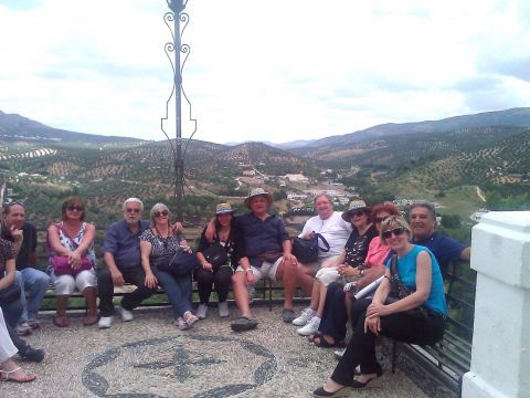 El grupo visitando el Balcón del Adarve. (Foto: Cedida)