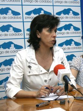 Mª Luisa Ceballos, Alcaldesa de Priego, durante su intervención. (Foto: Antonio J. Sobrados)