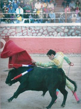 Pase de pecho de Jiménez en una de sus actuaciones en Perú. (Foto: Cedida)