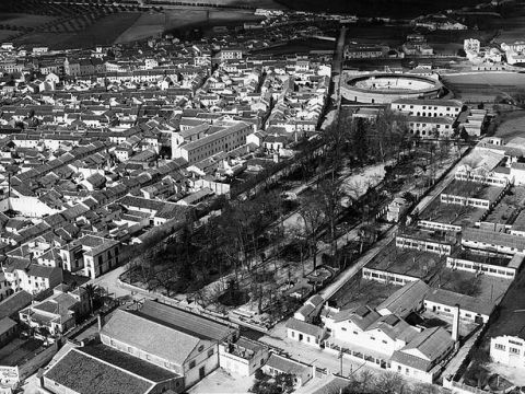 Vista aérea de Cabra en la década de los cincuenta del siglo XX. (Foto: Cedida) 