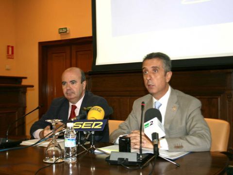 Gaspar Zarrías y Juan Pérez, durante la rueda de prensa. (Foto: Cedida)