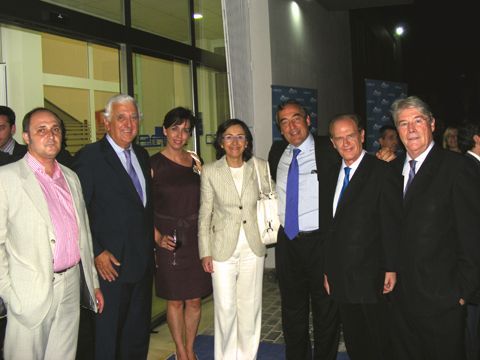 Miembros de FEP junto a Rosa Aguiliar, María Luisa Ceballos y los presidentes nacional, andaluz y cordobés de los empresarios. (Foto: Cedida)
