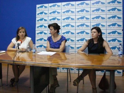 De izquierda a derecha, Mercedes Bermúdez, María Luisa Ceballos y María del Carmen Pacheco. (Foto: R. Cobo)
