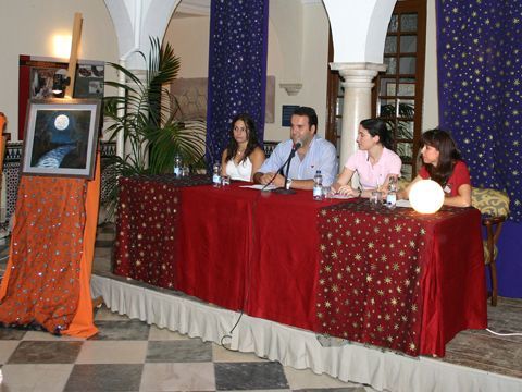 Participantes en la presentación celebrada ayer en el Centro Cultural Lozano Sidro. (Foto: R. Cobo)