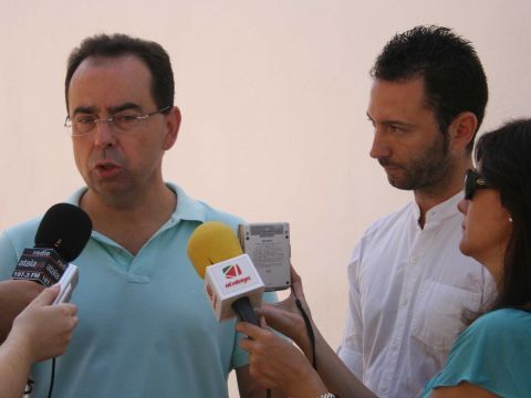 Ariza y Osuna atendiendo a los medios. (Foto: Antonio J. Sobrados)