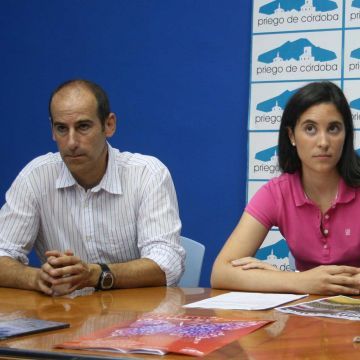 Alberto Angulo y Cristina Casanueva durante la presentación de la actividad. (Foto: Antonio J. Sobrados)
