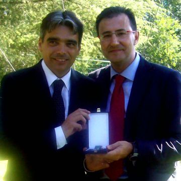 Miguel Ángel Machado con la medalla recibida, junto al Secretario de Estado para el Deporte Albert Soler.