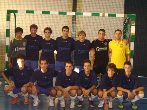 Plantilla y cuerpo técnico de los juveniles del Boca Juniors Priego. (Foto: Cedida)