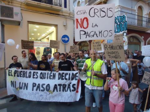 Participantes en la manifestación que recorrió algunas calles del centro. (Foto: J. Moreno)