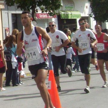 Participantes locales en la carrera de Aguilar de la Frontera. (Foto: Cedida)