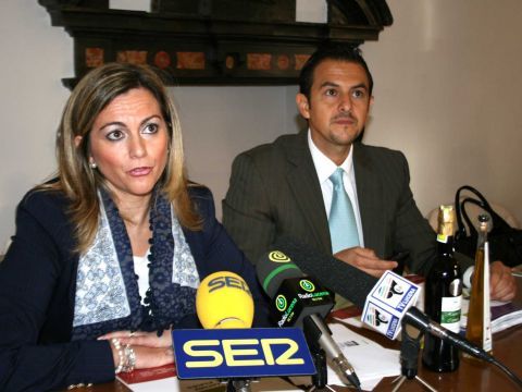 María Jesús Serrano y Manuel Lara ante los medios. (Foto: Cedida)