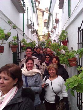 El grupo de agentes de viaje recorre el barrio de La Villa. (Foto: Cedida)