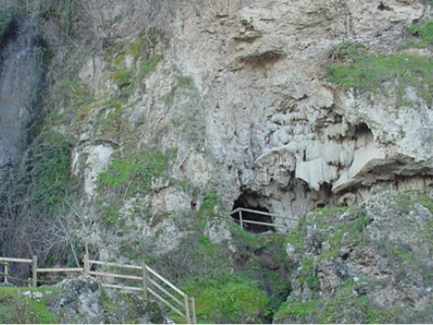 Vista de una de las cuevas del paraje de La Cubé. (Foto: Cedida)