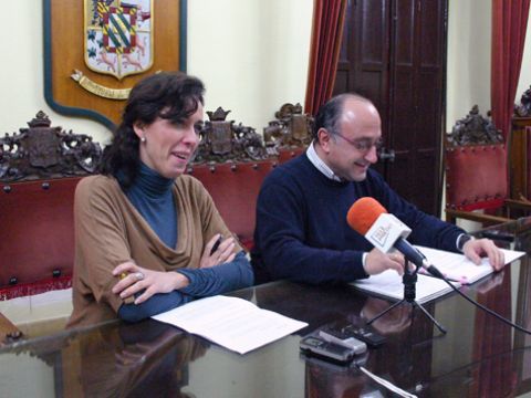 María Luisa Ceballos y Miguel Ángel Serrano esta mañana durante su comparecencia ante los medios. (Foto; R. Cobo)