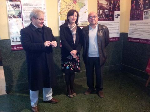López, Ceballos y Serrano durante la inauguración de la exposición. (Foto: Cedida)