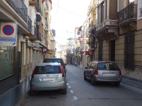 Tráfico en la Avenida José Solís a la altura de la calle Santa Rosalía (Foto: J. Moreno)