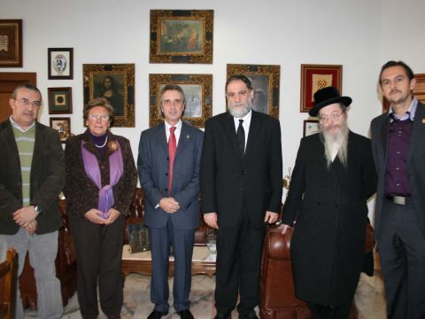 Representantes municipales y de la Comunidad Judía. (Foto: Cedida)