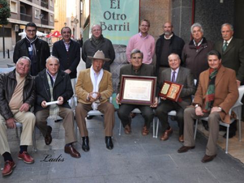 Participanes en el acto de homenaje a García Guillén celebrado en El Otro Barril. (Foto: Ladis)
