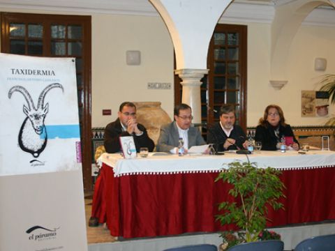 Enrique P. González, Miguel Forcada, Francisco A. Carrasco y Mari Cruz Garrido durante el acto celebrado ayer. (Foto: R. Cobo)