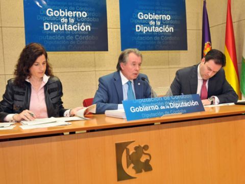 Pilar García, Manuel Gutiérrez y Adolfo Molina durante su comparecencia ante los medios. (Foto: Cedida)