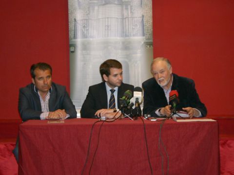 Carlos Gago, Fernando Priego y Andrés Dorado durante la presentación de la temporada. (Foto; R. Cobo)