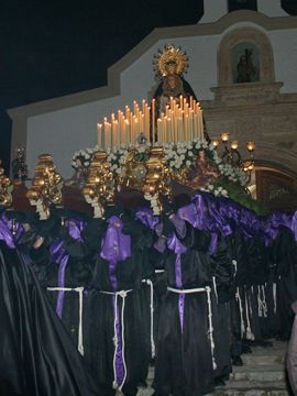 María Stma. de los Dolores tras su salida de la ermita de El Calvario. (Foto: R. Cobo)