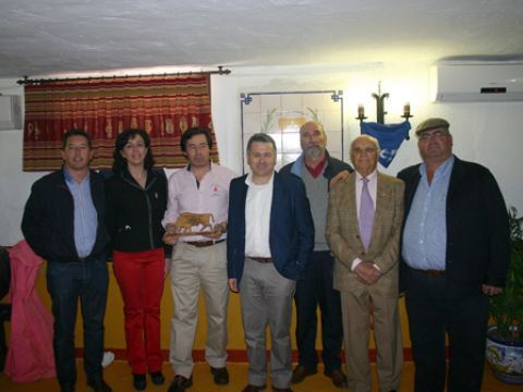 Autoridades, miembros de la Asociación del Toro de Cuerda y Embajadores. (Foto. R. Cobo)