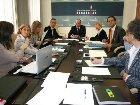 Imagen del encuentro presidido por los alcaldes de Lucena, Alcalá la Real y Antequera. (Foto: Cedida)