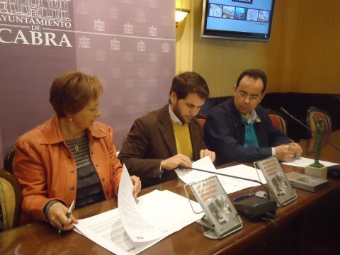 Acto de la firma del convenio. (Foto: J. Moreno)