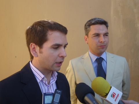 Fernando Priego y Andrés Lorite dando a conocer la elección. (Foto: J. Moreno)