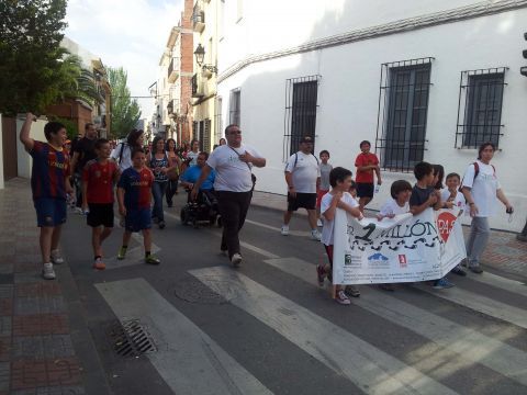 Cabeza de la marcha tras su salida del Centro de Salud de Priego. (Foto: Antonio J. Sobrados)