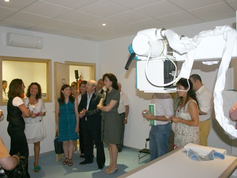 Visita a la nueva sala de Radiología, dotada con tecnología digital. (Foto: R. Cobo)