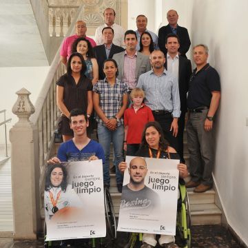 Algunos de los participantes en la campaña junto a responsables de Diputación. (Foto: Cedida)